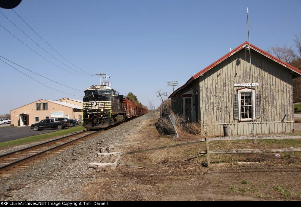 NS 4491 on rail train 913 next to the depot here